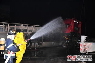 粗苯槽罐车侧翻泄漏 黄石多部门12小时协同作战成功除险